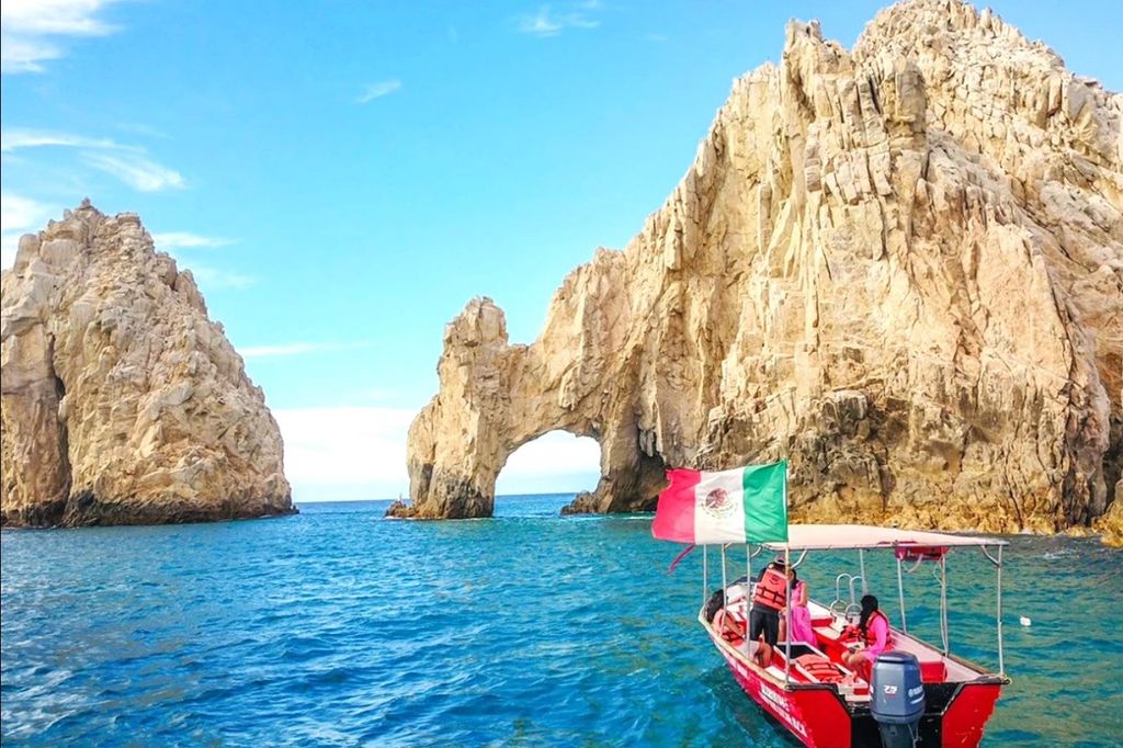 Barco con Fondo de Cristal hasta El Arco.jpeg